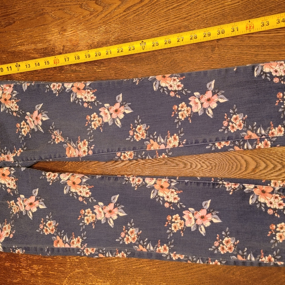 Aeropostale 5/6 reg/normal ashley ultra skinny Floral pants